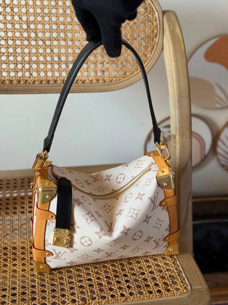 Louis Vuitton Luxury Handbag | Exquisite Design & Unmatched Elegance | UAE | D-E56 – Image 2