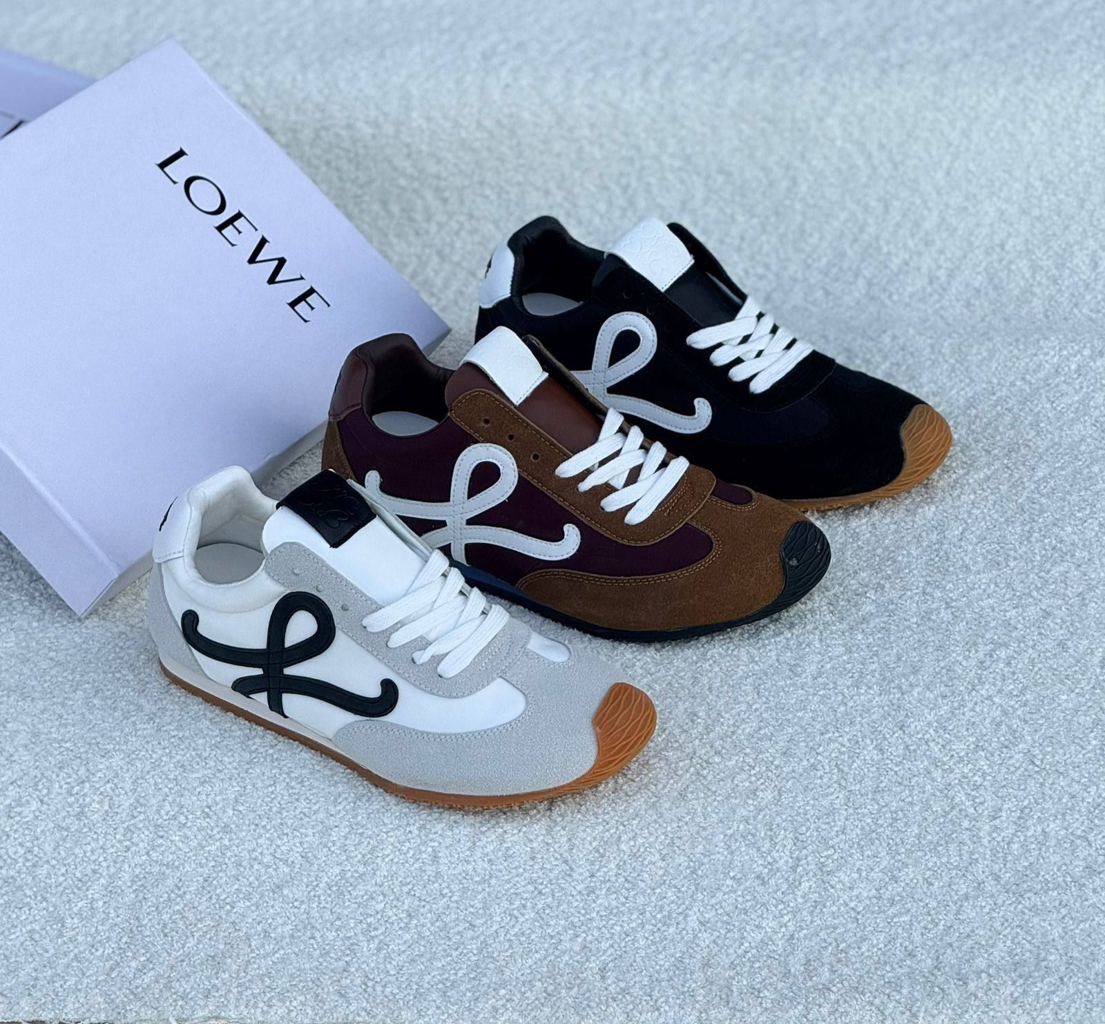 ​حذاء سنيكرز لووي (LOEWE) الرياضي – كلاسيكية عصرية وخفة الحركة | D-A46 – Image 4
