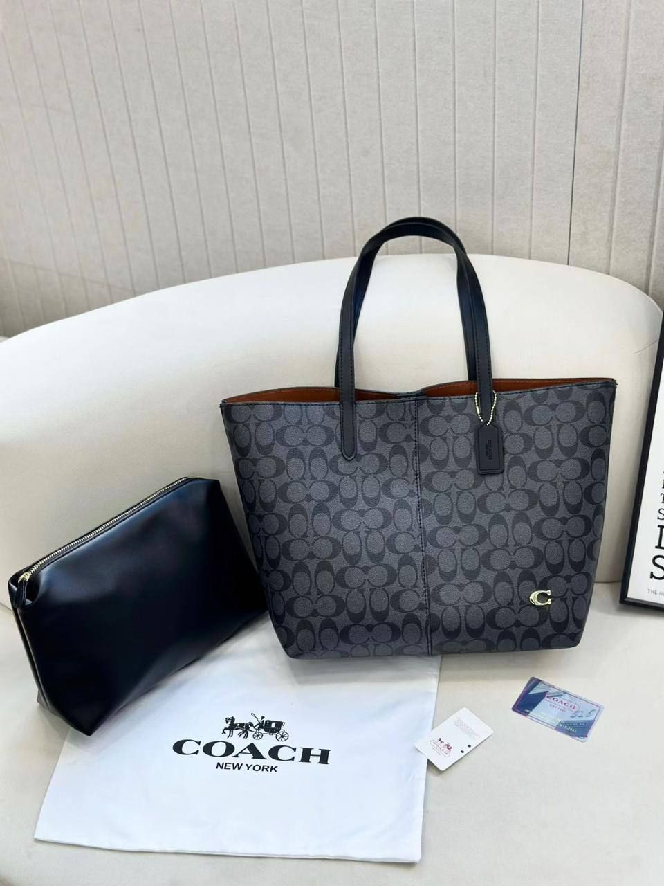 Coach Signature Tote Bag – Elegance Meets Everyday Functionality | D-E23 – Image 2