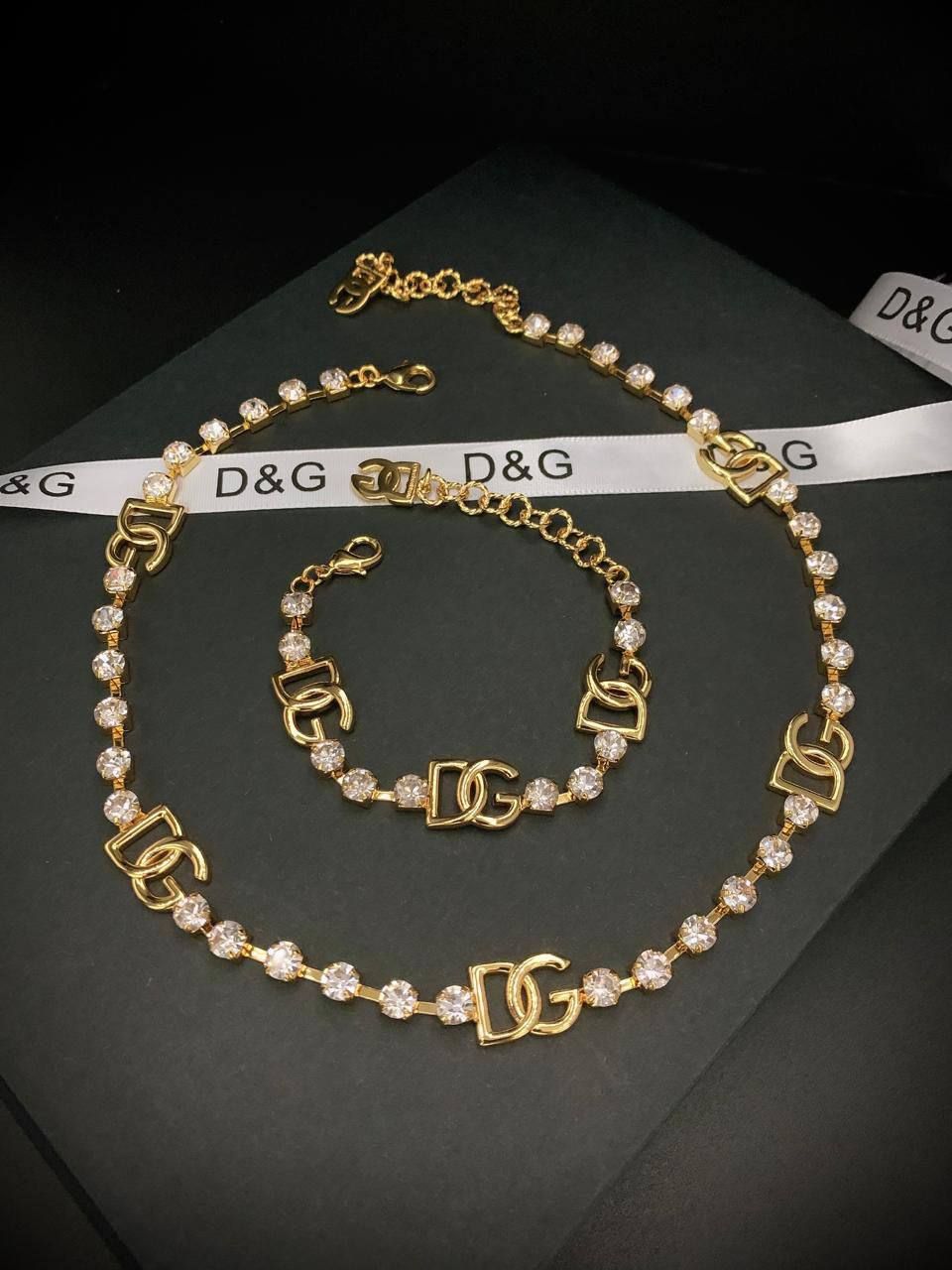 طقم دولشي جابانا (D&G) الذهبي | فخامة إيطالية تخطف الأنظار في الإمارات | D-A32 – Image 1