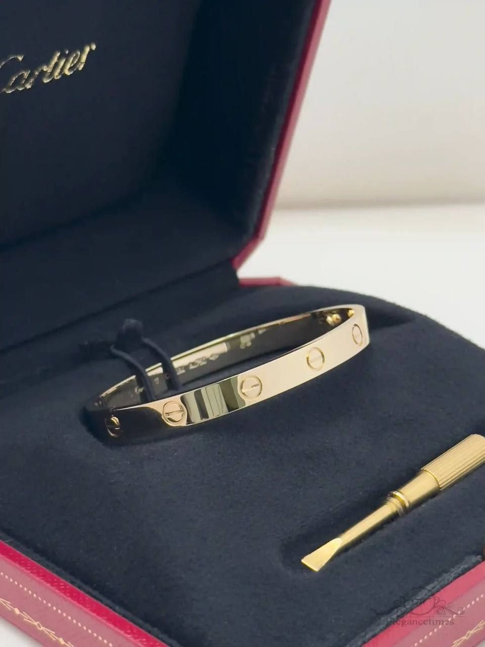 اسوارة كارتير (Cartier) الأصلية مع مفتاح الربط | فخامة الأساور النسائية باللونين الذهبي والفضي في الإمارات | D-A26 – Image 1