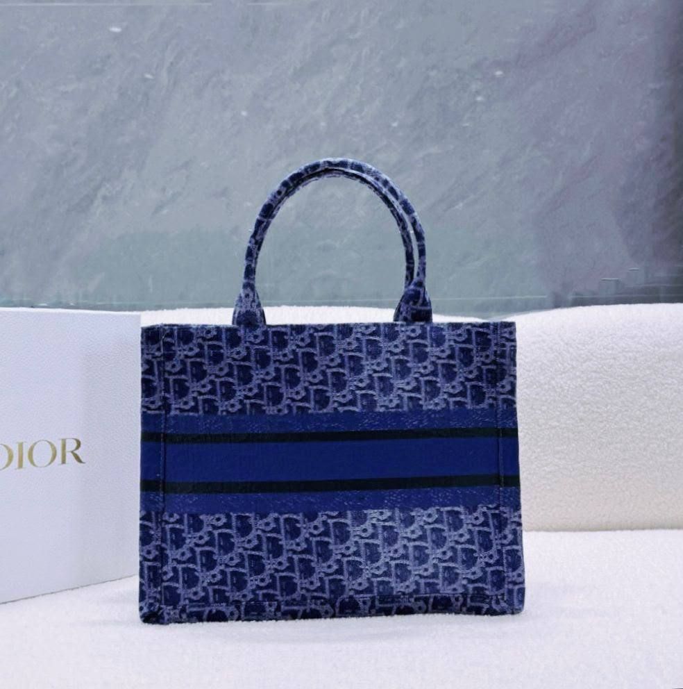 ✨ Elegant Dior Canvas Tote Bag ✨ | D-E19 – Image 4