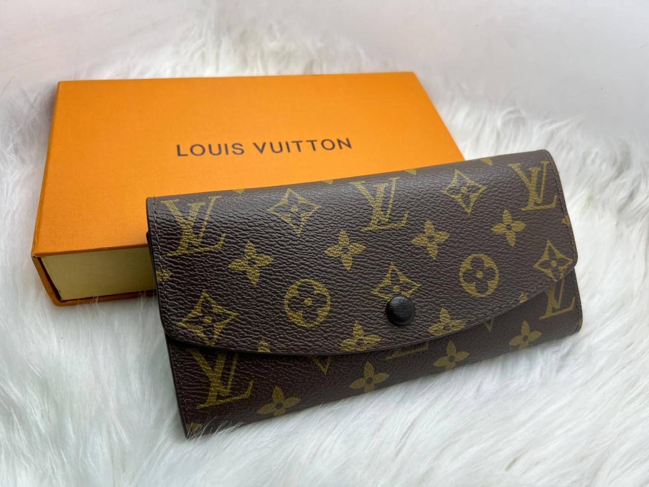 Louis Vuitton Inspired Long Wallet (Master Copy) - Classic Monogram Canvas with Red Button Accent | D-E43 – Image 4