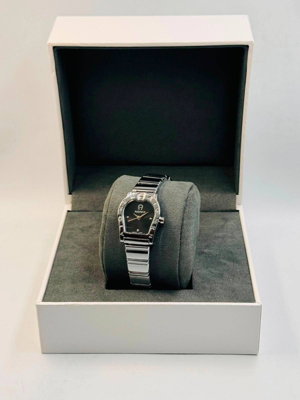 Aigner-Inspired Iconic Horseshoe Luxury Watch with Emerald Green Dial (Premium Quality) | D-E13 – Image 7