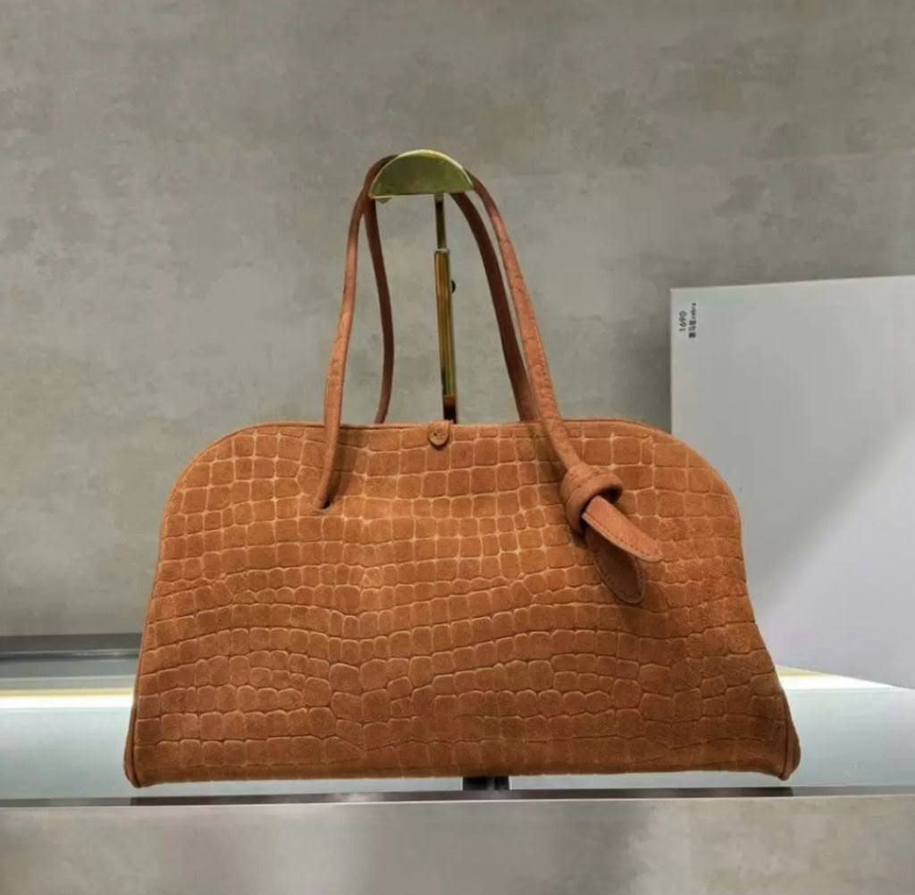 Jacquemus Luxury Handbag | Modern & Stylish Design | UAE | D-E56 – Image 2