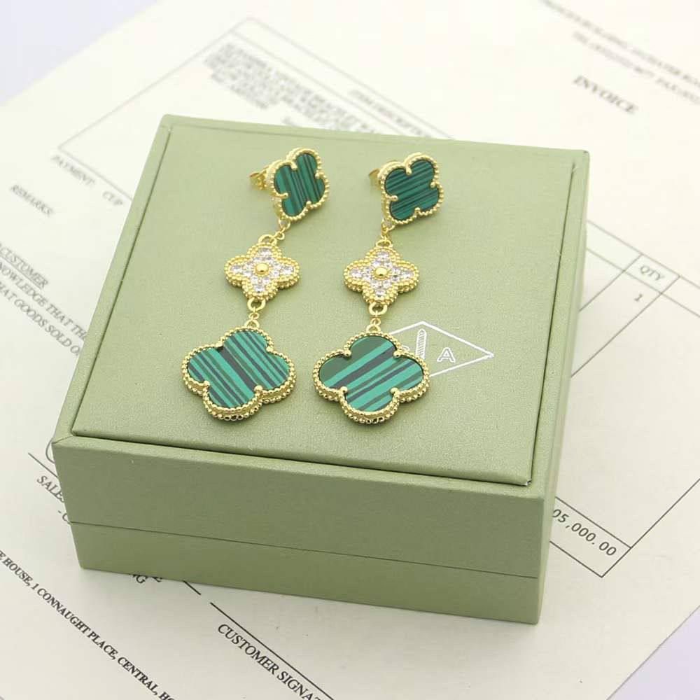 حلق فان كليف (Van Cleef) الطويل بتصميم البرسيم المتعدد الألوان | فخامة وأناقة ملكية في الإمارات | D-A32 – Image 7