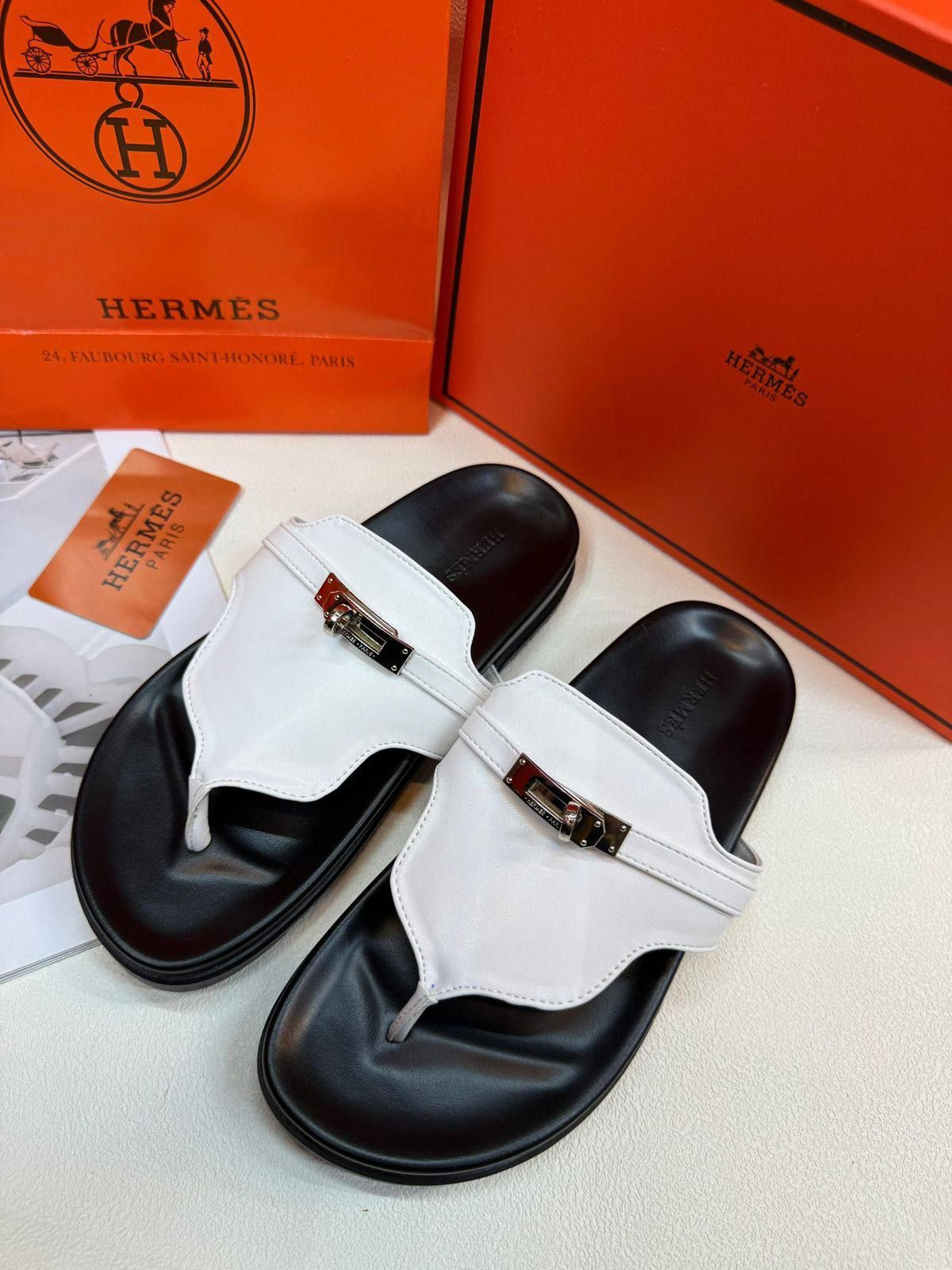 ​صندل هيرمز (Hermès Chypre) الفاخر – فخامة جلدية مريحة وأناقة صيفية متكاملة | D-A46 – Image 2