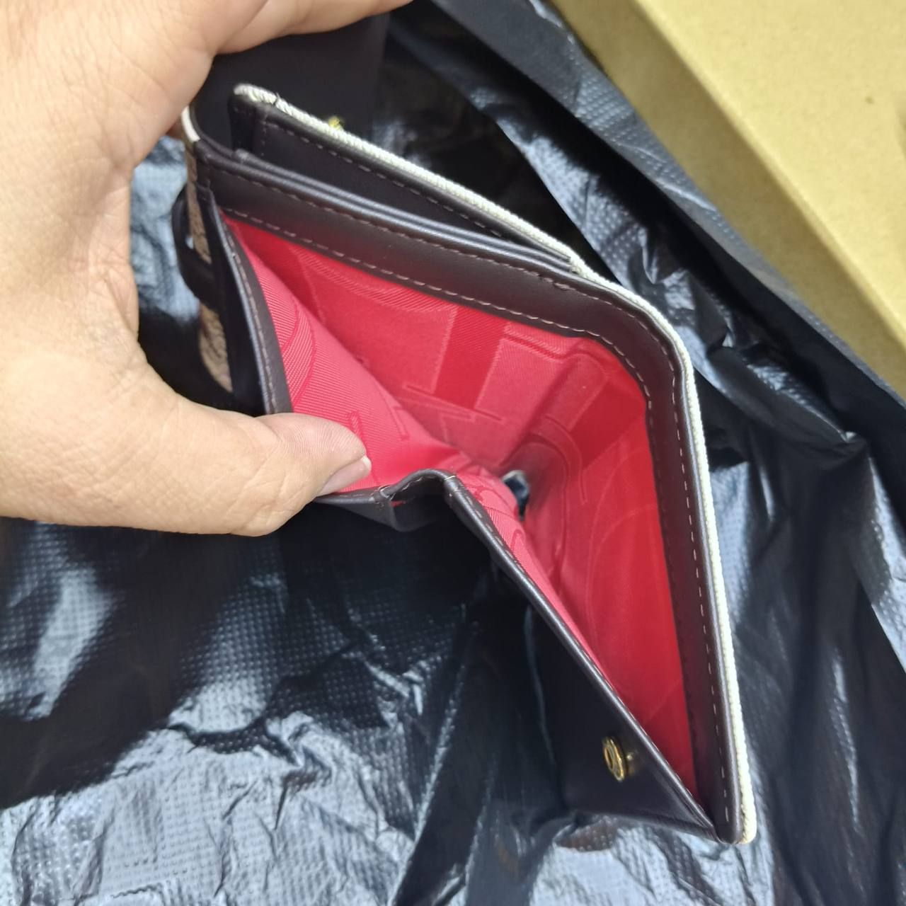 CH Women's Wallet (Copy One) – Elegant Design & Smart Storage for Daily Luxury in the UAE | D-E43 – Image 13