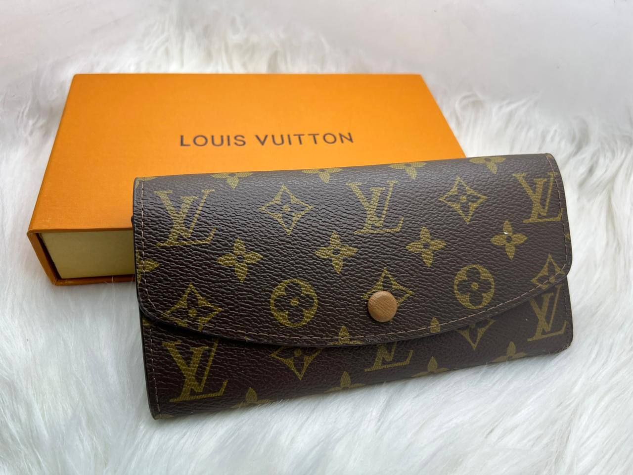 Louis Vuitton Inspired Long Wallet (Master Copy) - Classic Monogram Canvas with Red Button Accent | D-E43 – Image 9