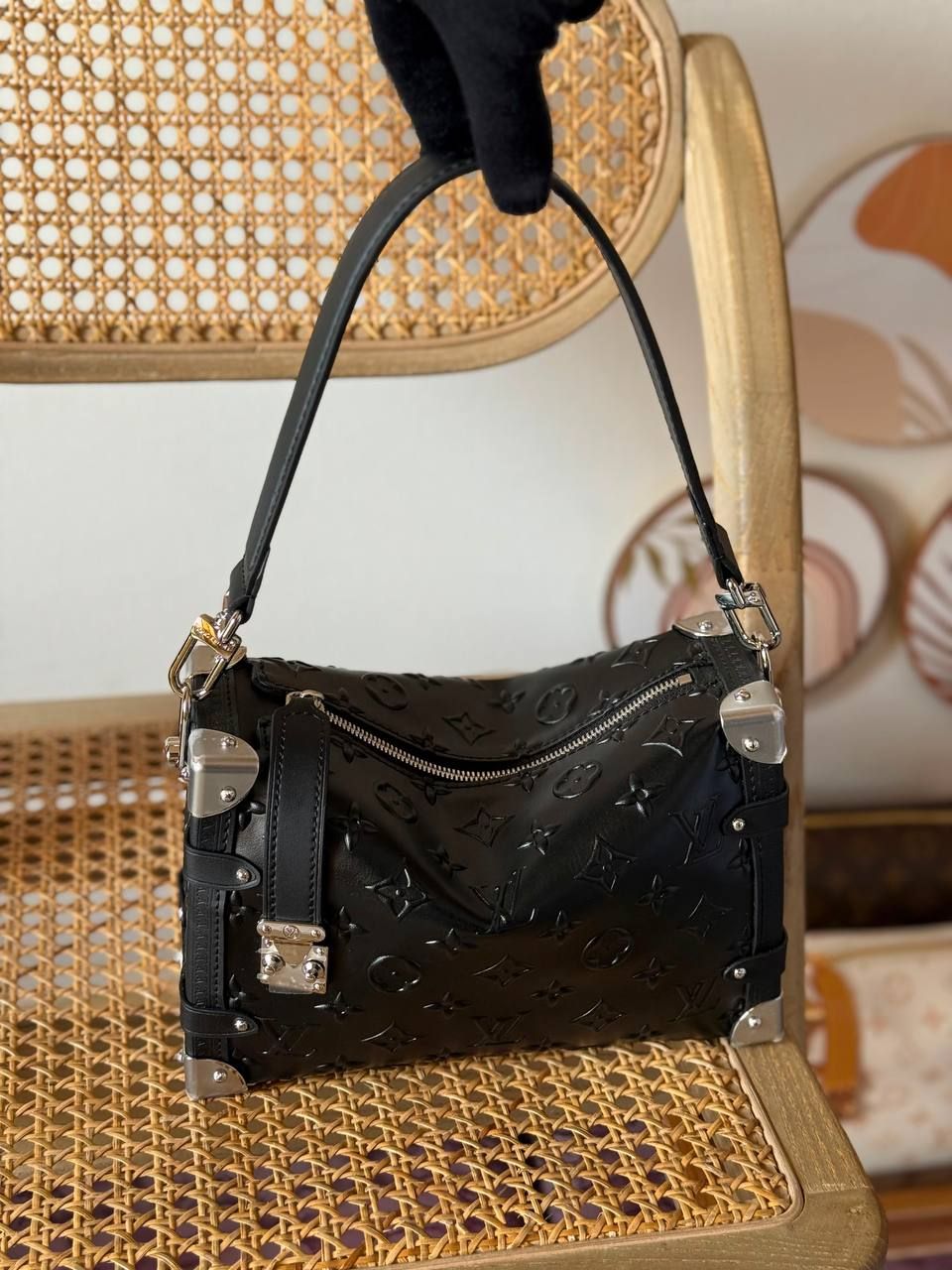 Louis Vuitton Luxury Handbag | Exquisite Design & Unmatched Elegance | UAE | D-E56 – Image 3