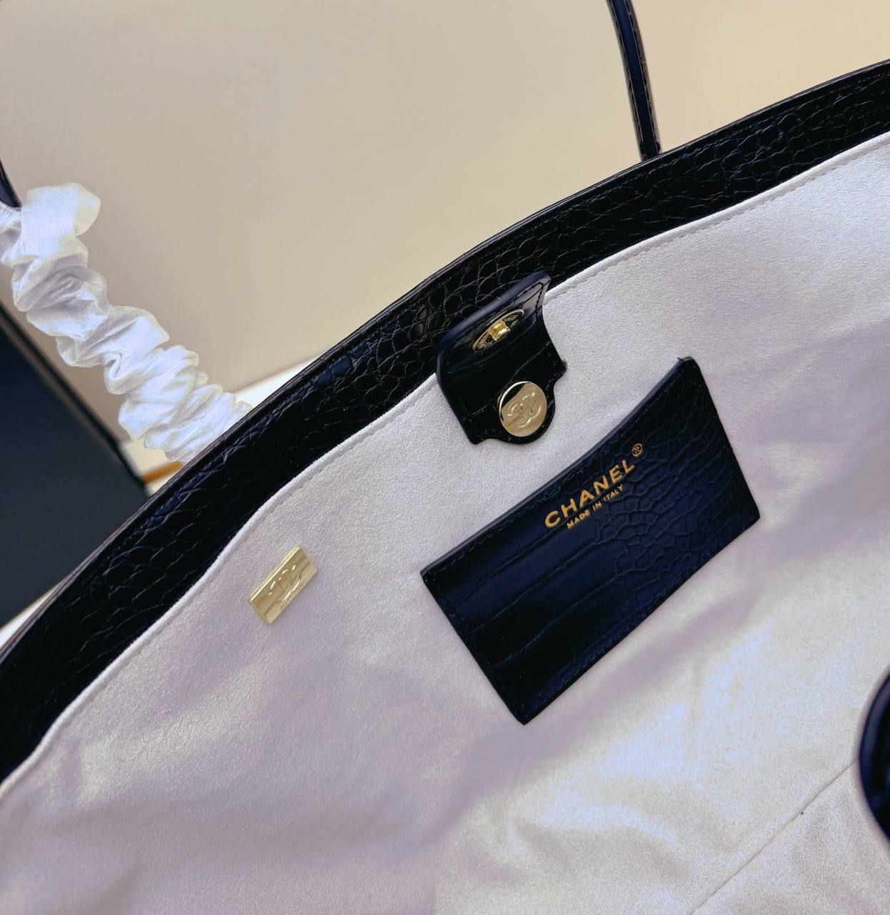 Chanel Luxury Designer Handbag High Master | Elegant Bags UAE | D-E56 – Image 17