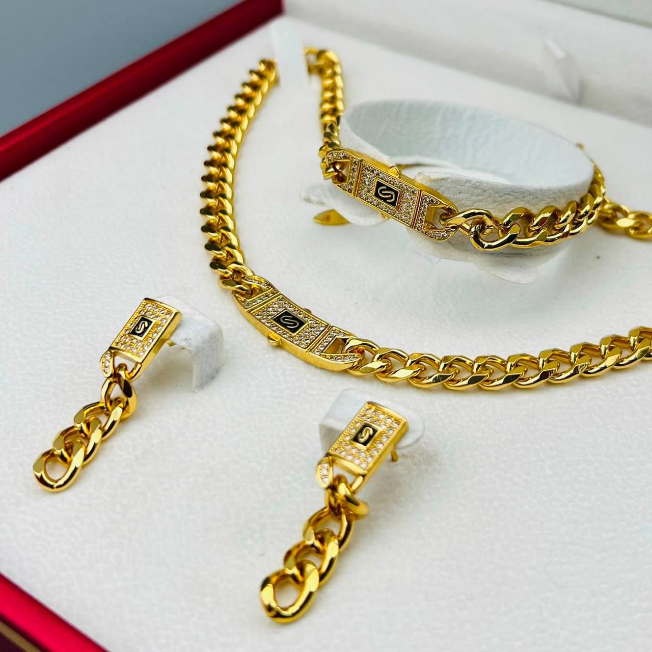 تألقي بأفخم طقم إي بي إم هاي ماستر (سلسال، حلق، وأسوارة) بتصميم ذهبي فخم في الإمارات | D-A32 – Image 2