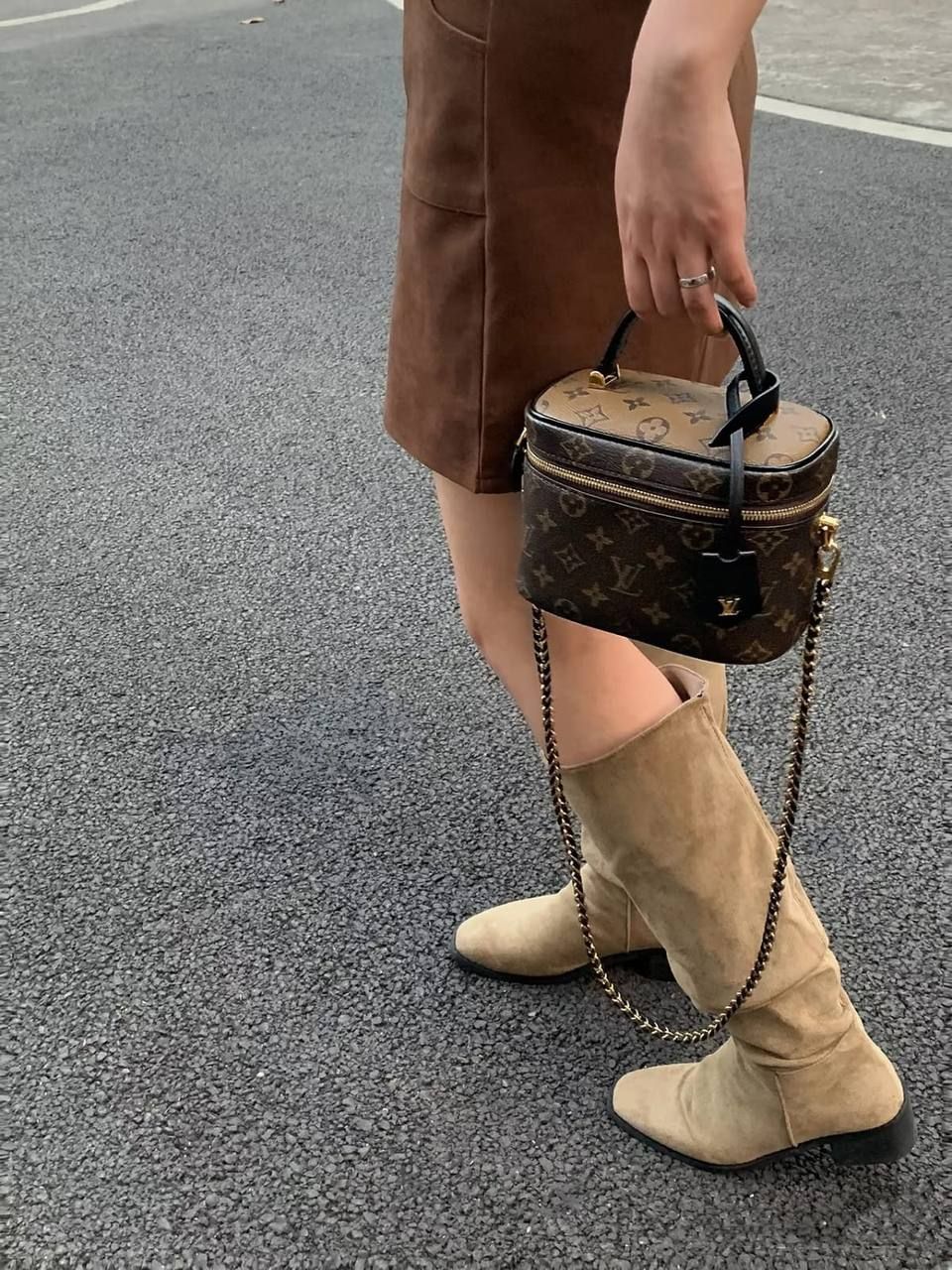 Chic "Louis Vuitton Vanity" Monogram Reverse Crossbody Bag | D-E14 – Image 3