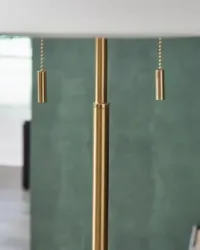 Haigwood Metal Floor Lamp (1/CN) – Image 3