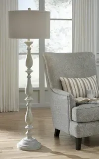 Bernadate Poly Floor Lamp (1/CN) – Image 1