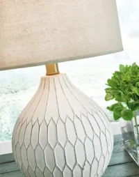 Wardmont Ceramic Table Lamp (1/CN) – Image 3