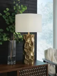 Marshawn Metal Table Lamp (1/CN) – Image 1