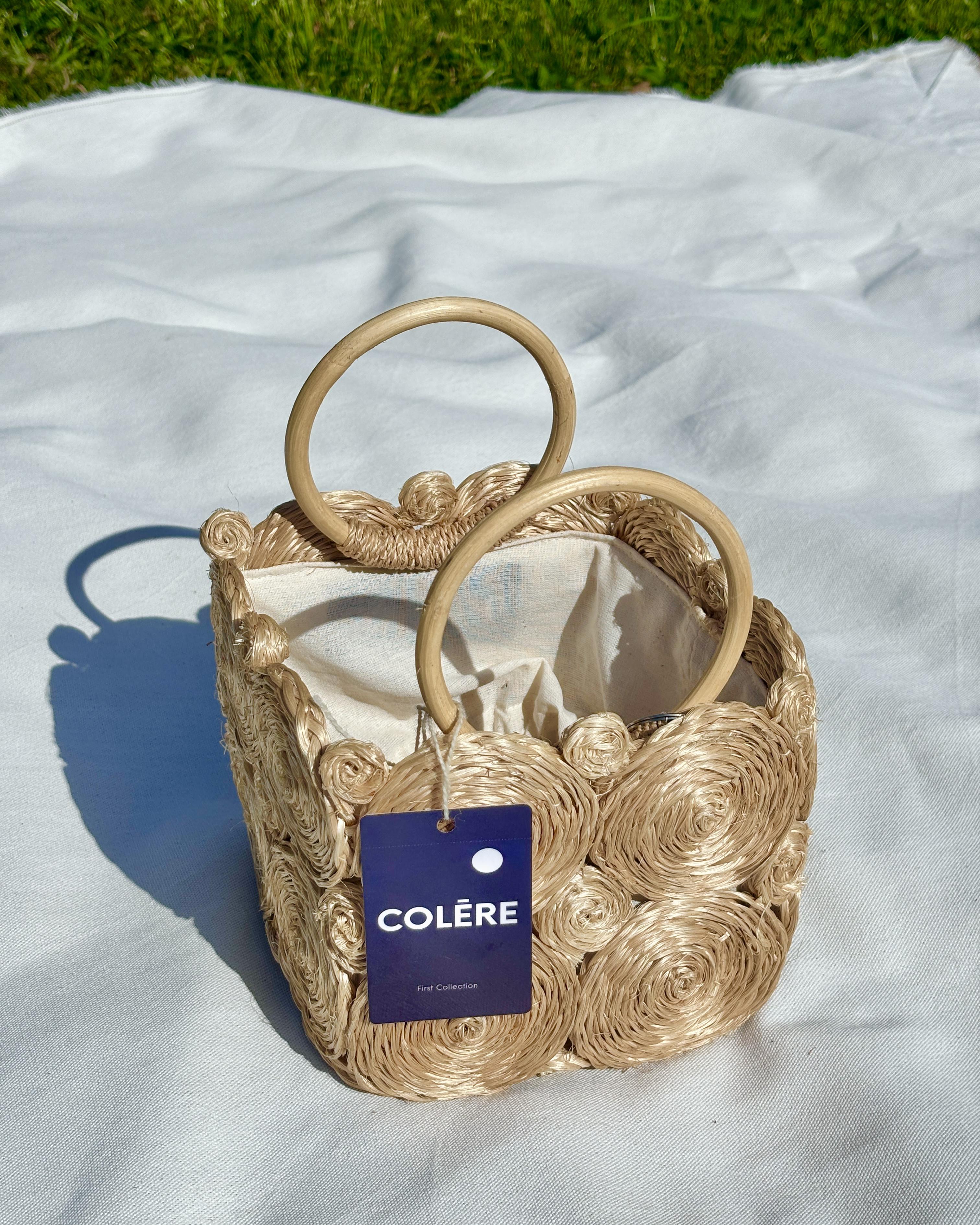 Colō Colēre Hand-Braided Abaca Crossbody-Hand Bag  – Image 3