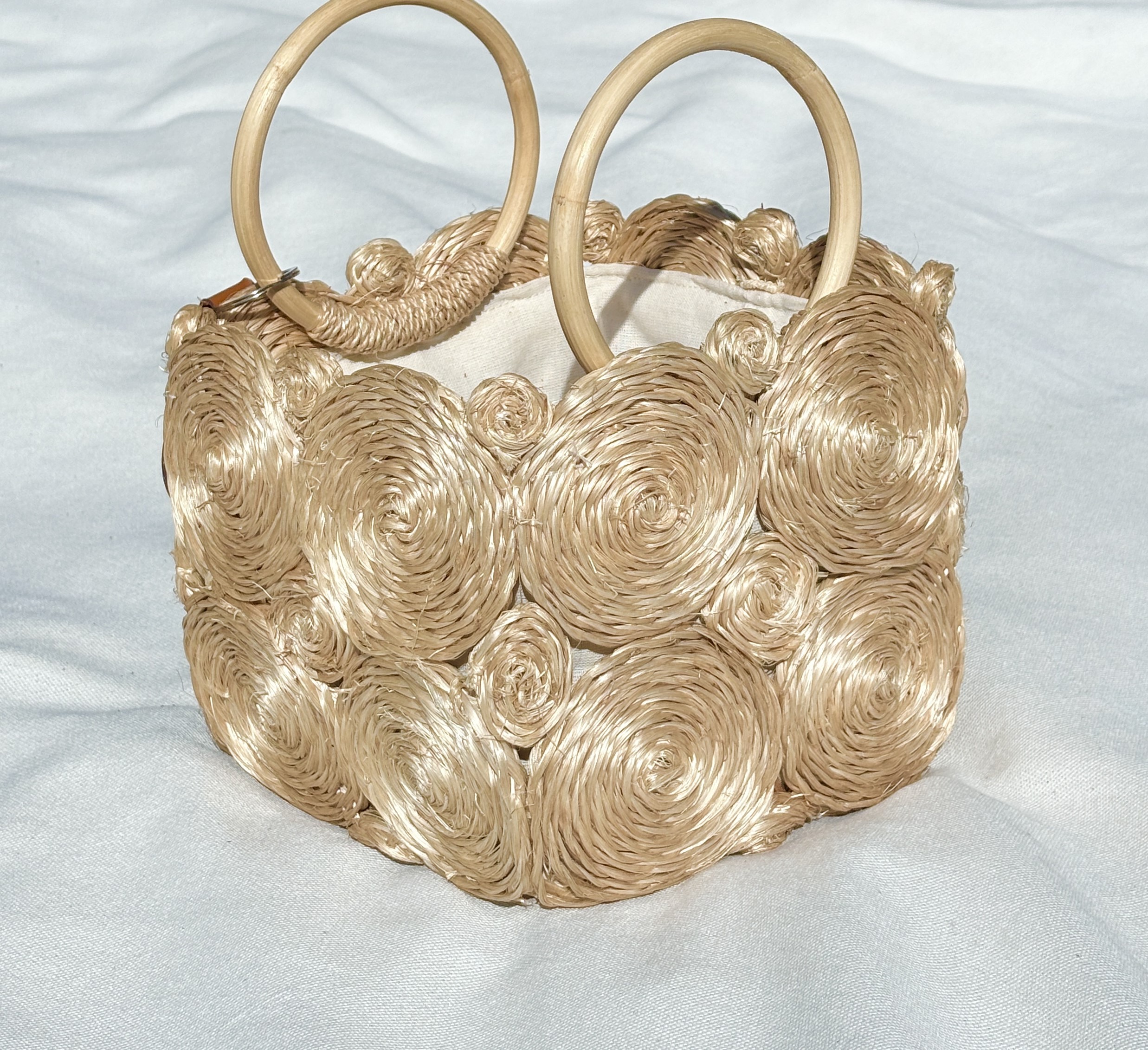 Colō Colēre Hand-Braided Abaca Crossbody-Hand Bag  – Image 4