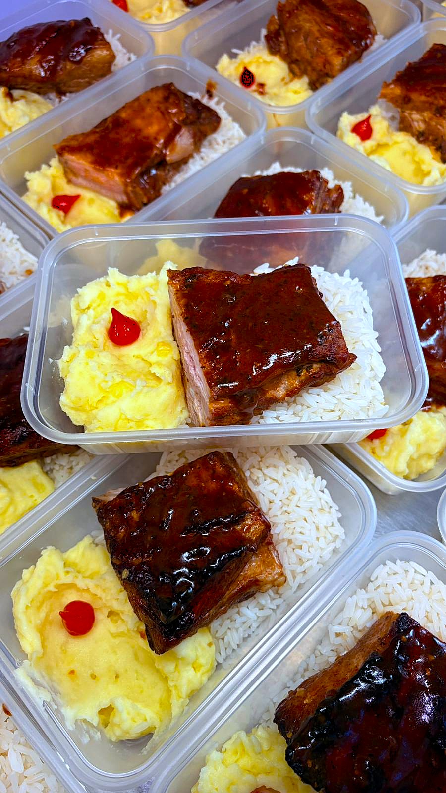 BBQ pork ribs with rice and mashed potatoes – Image 3