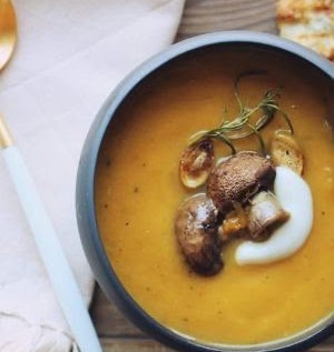 Creamy pumpkin soup with kale & mushrooms – Image 1