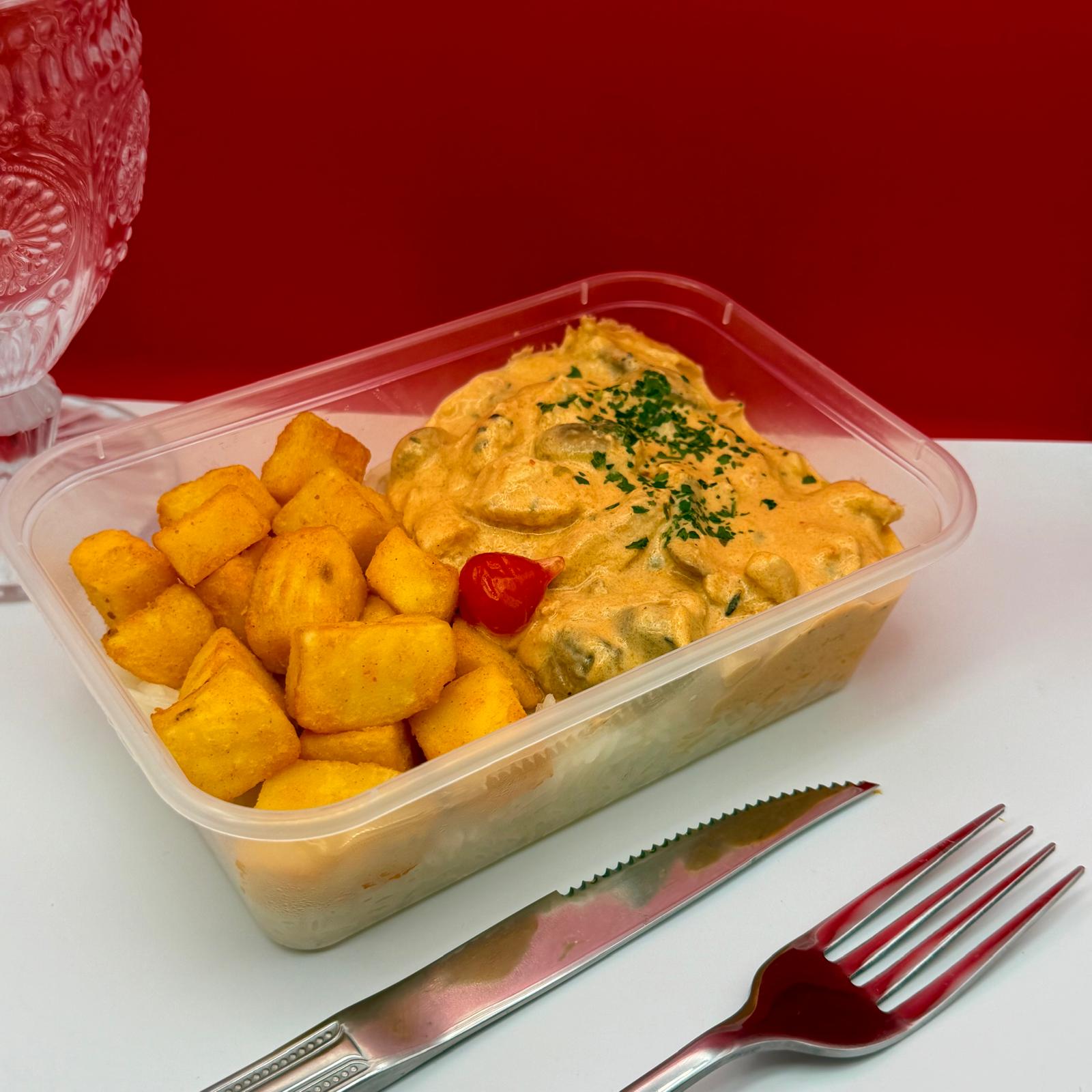 Chicken stroganoff with rice and roasted potatoes – Image 3