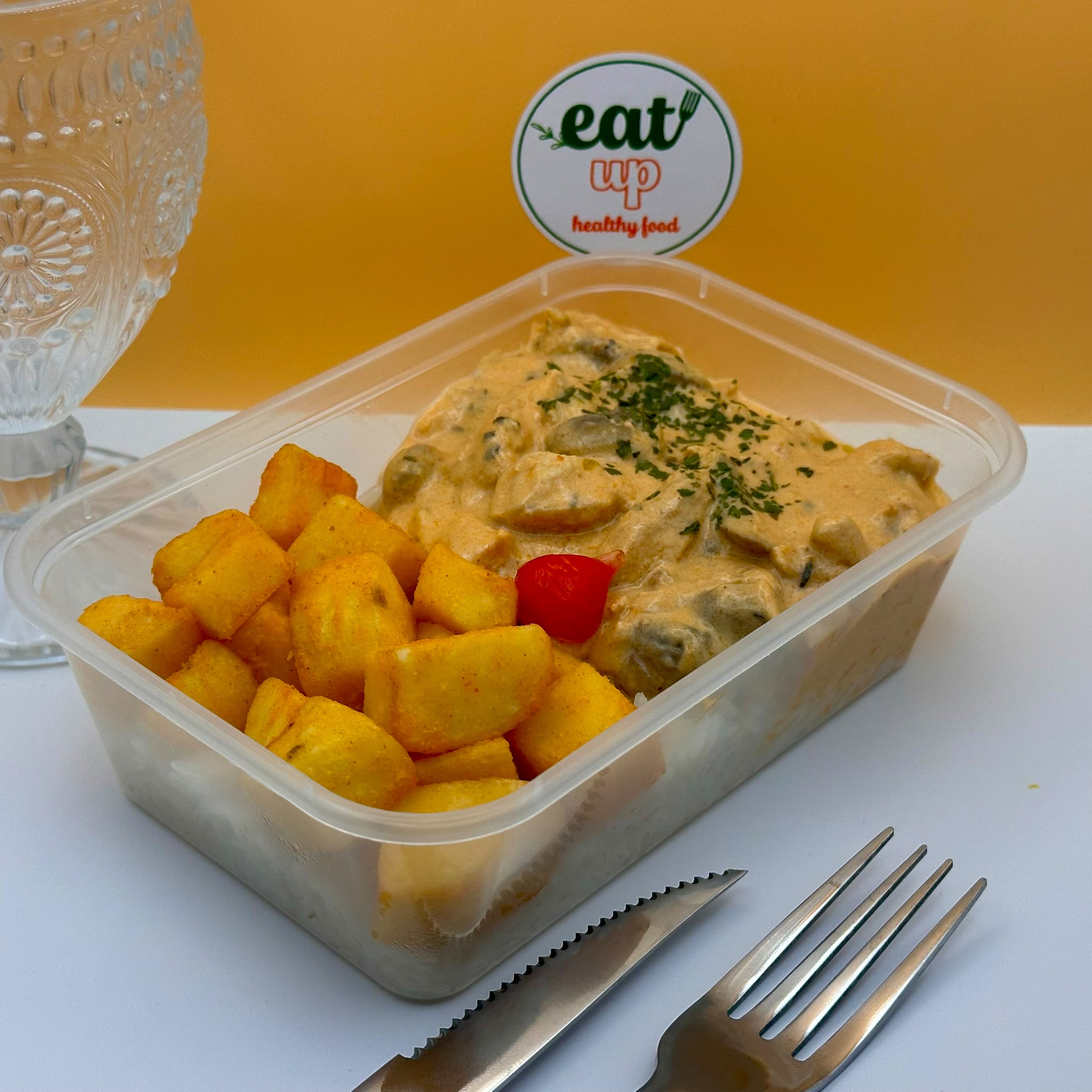 Chicken stroganoff with rice and roasted potatoes – Image 5