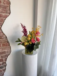 Say It Louder Vase Arrangement – Gesture