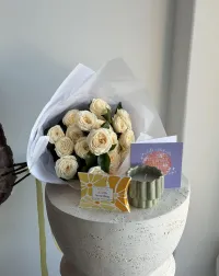 A Little Something – En Masse Seasonal Bouquet, Sunkissed, New Baby