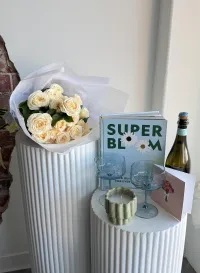 Welcome Home – En Masse Seasonal Bouquet, Super Bloom