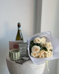 Pamper Them – En Masse Seasonal Bouquet, Green Smoothie, Raspberry & Coconut, Congratulations