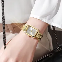 Elegant Vintage-Style Square Gold Watch – Image 5