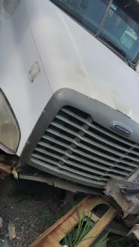 Cofre de Unidad Freightliner Cascadia (Largo) – Imagen 4
