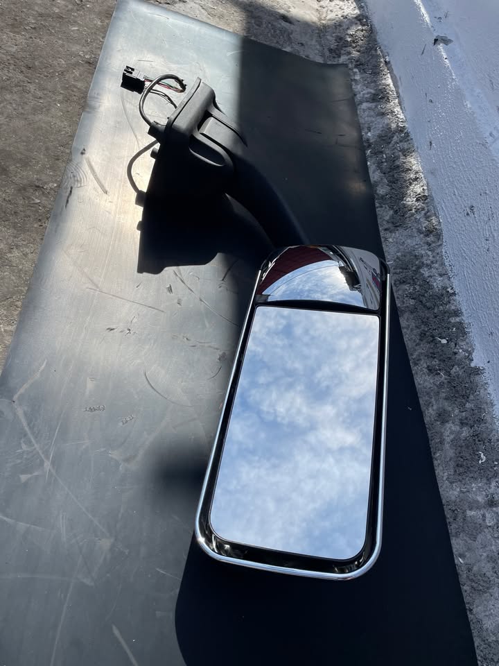 Espejo Retrovisor Freigthliner Cascadia Piloto – Image 2