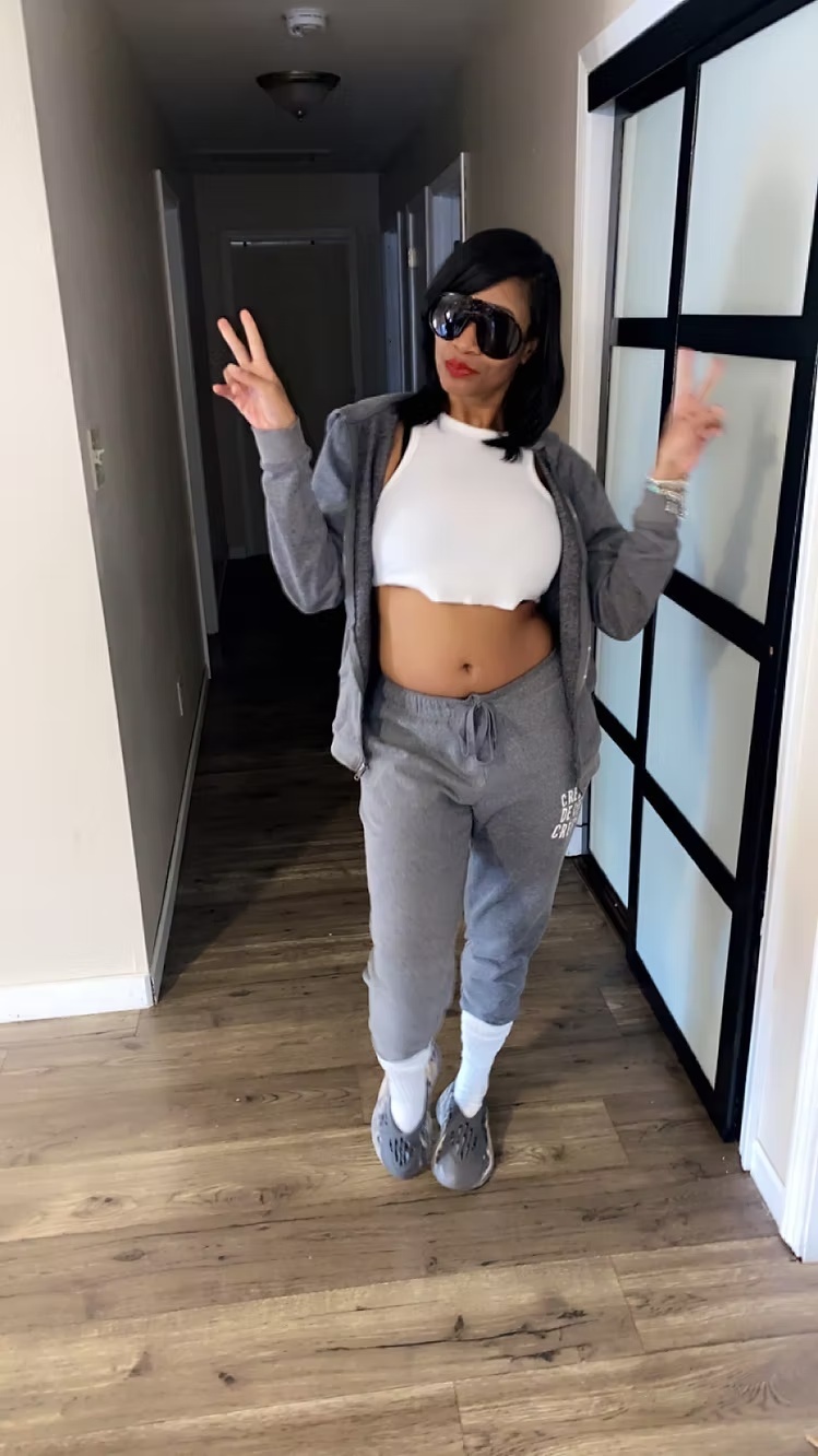 Créme De Lee Créme 3-Piece Zip Hoodie Jogger Set – Image 3