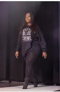 Créme De Lee Créme Classic Hoodie – Image 1