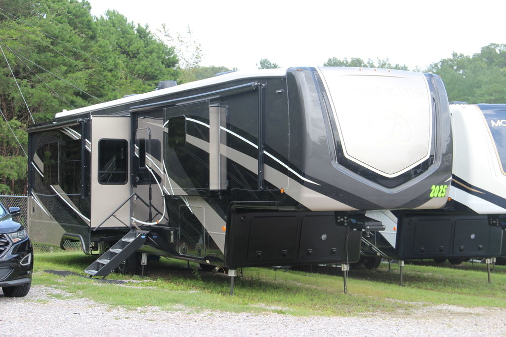 2025 DRV Mobile Suites Luxury 41 RKDB (8967) – Image 2