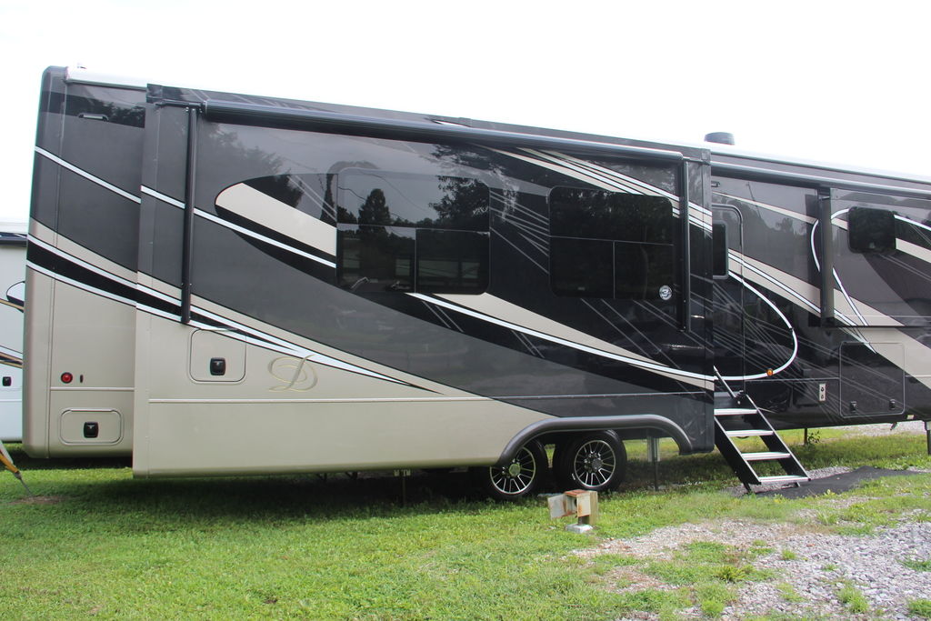 2025 DRV Mobile Suites Luxury 41 RKDB (8967) – Image 5