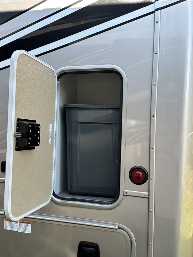 2025 DRV Mobile Suites Luxury 41 RKDB (8967) – Image 10