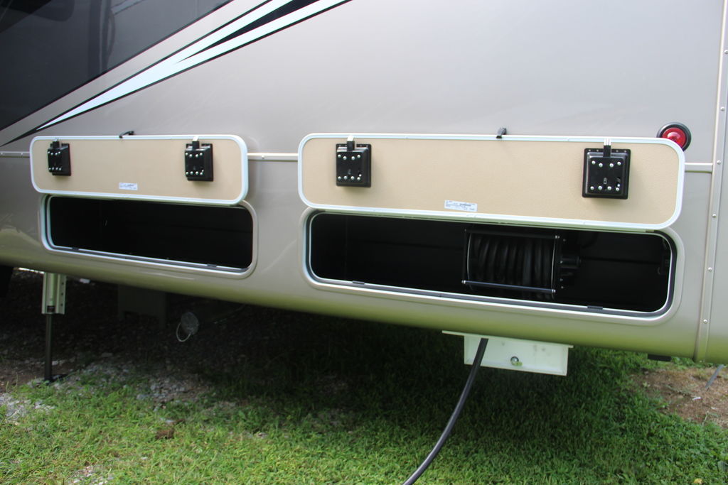 2025 DRV Mobile Suites Luxury 41 RKDB (8967) – Image 18
