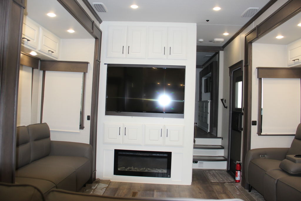 2025 DRV Mobile Suites Luxury 41 RKDB (8967) – Image 42