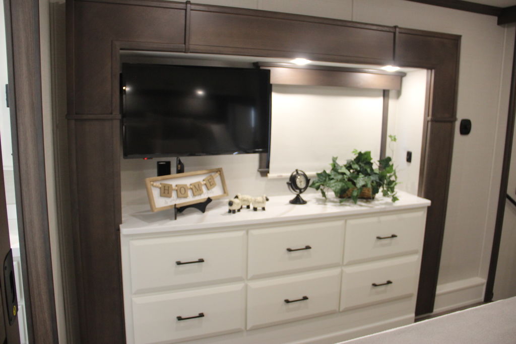 2025 DRV Mobile Suites Luxury 41 RKDB (8967) – Image 71
