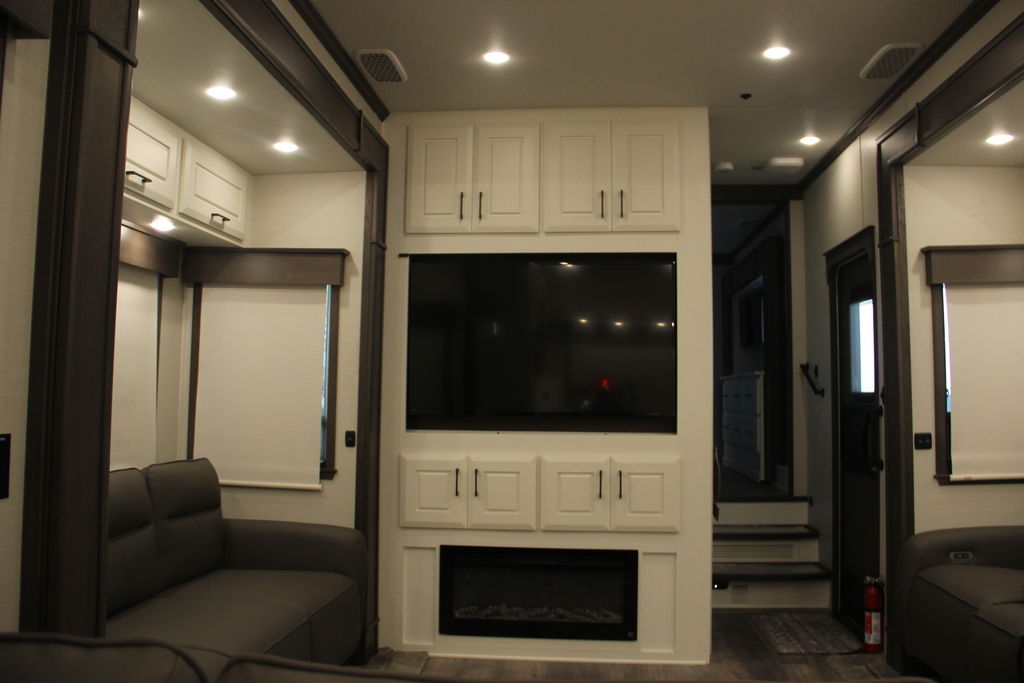 2025 DRV Mobile Suites Luxury 41 RKDB (8967) – Image 72