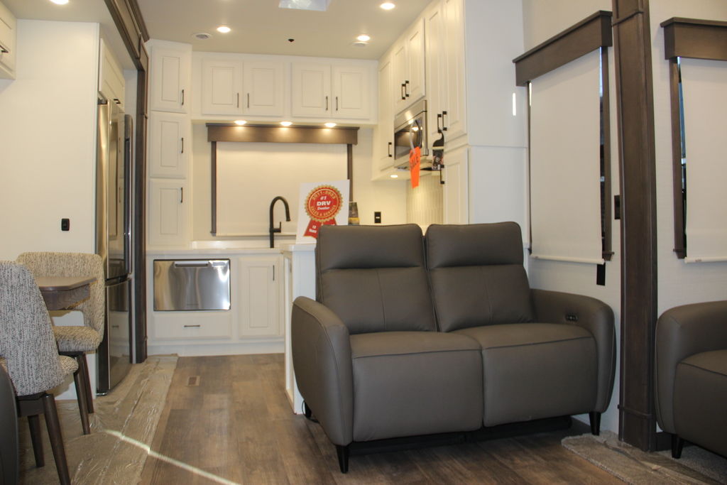 2025 DRV Mobile Suites Luxury 41 RKDB (8967) – Image 48