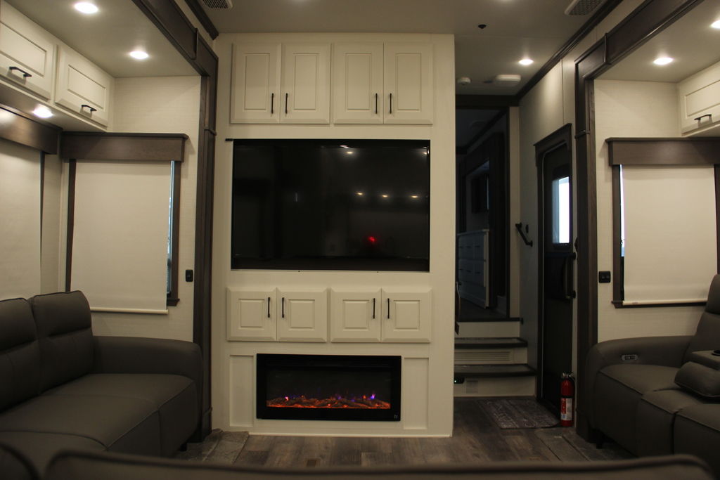 2025 DRV Mobile Suites Luxury 41 RKDB (8967) – Image 45