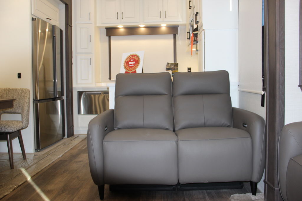 2025 DRV Mobile Suites Luxury 41 RKDB (8967) – Image 44