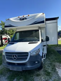 2019 Jayco Melbourne Class C Motorhome – Image 1