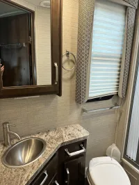 2019 Jayco Melbourne Class C Motorhome – Image 9