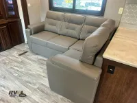 2020 DRV Mobile Suites 44 Sante Fe (5740) – Image 160