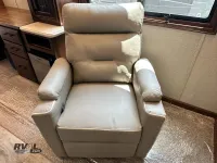 2020 DRV Mobile Suites 44 Sante Fe (5740) – Image 161